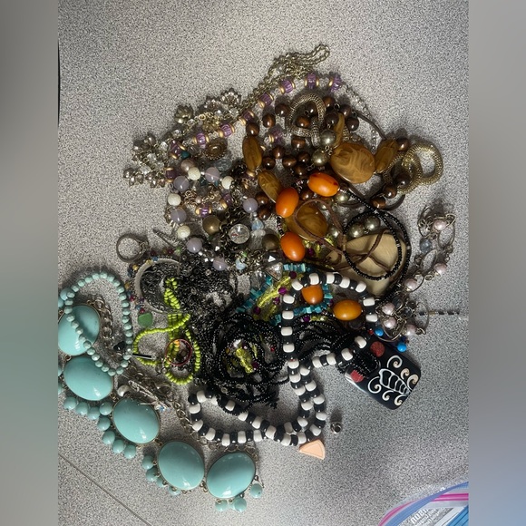 Craft Bag Of Mixed Broken Jewlery - Picture 1 of 5